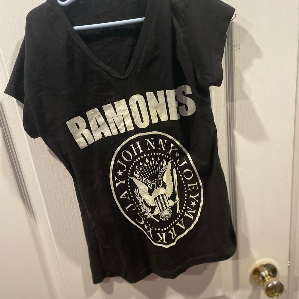 NWOT The Ramon’s T-shirt adult size s/xs